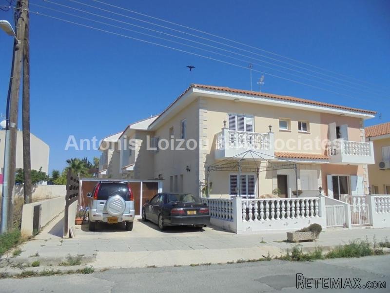 Three Bedroom Semi-Detached House in.. - 2