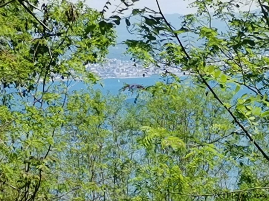 LOVRAN - građevinsko zemljište 764 m2