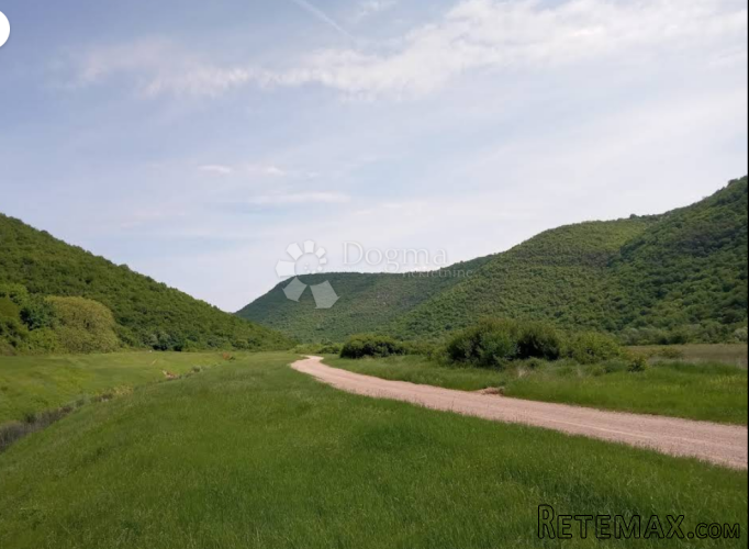 Poljoprivredno zemljište pogodno u dolini Raše