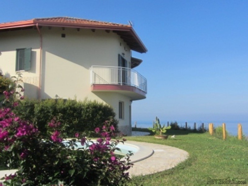 5 Bedrooms - Villa - Italy - For Sale