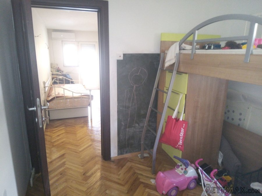 Petosoban stan u prizemlju sa dvoristem i garazom - 3