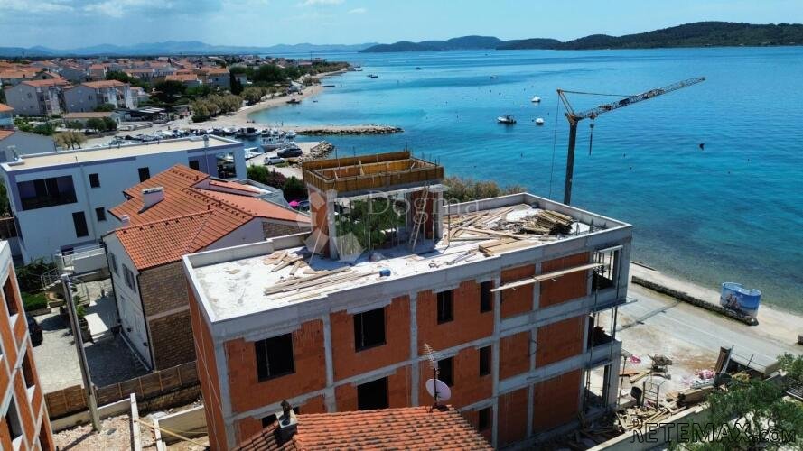 VODICE/SRIMA-TROSOBNI STAN 5M OD MORA I PLAŽE - 3