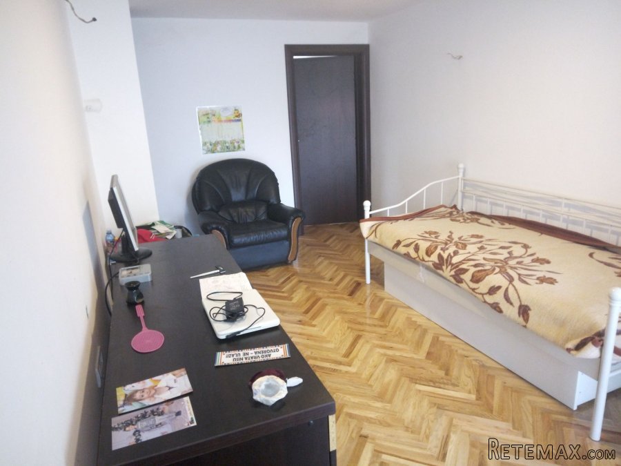 Petosoban stan u prizemlju sa dvoristem i garazom - 5