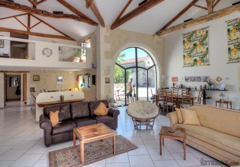 Stunning Barn Conversion With 2 Gites - 2