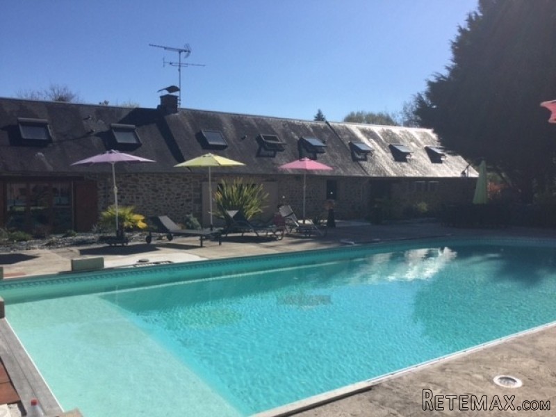 House with Pool and Games Room