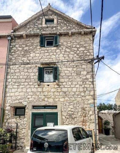 Renovirana kamena kuća u srcu Primoštena, 150 m2