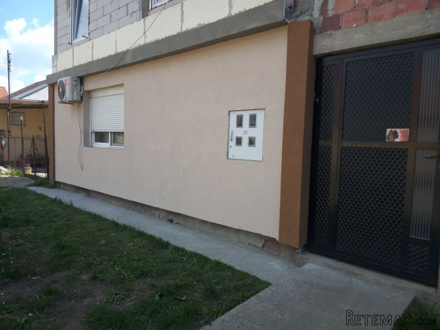 Petosoban stan u prizemlju sa dvoristem i garazom - 8