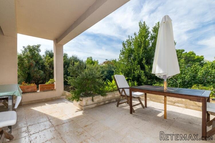 OTOK KRK-PUNAT kuća sa pet apartmana prvi red do mora