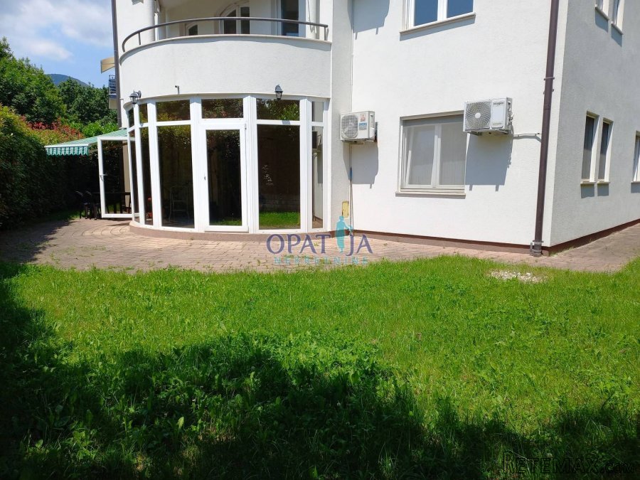 Matulji, blizina centra, 3s+db s okućnicom - 2