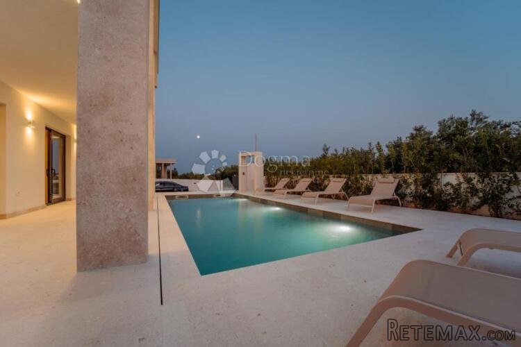 TURANJ - VILLA S BAZENOM, SPREMNA ZA USELJENJE - 350m od mo - 2