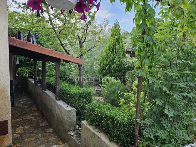 VIŠKOVO, dvojna kuća s 2 stana, garažom i okućnicom - 2