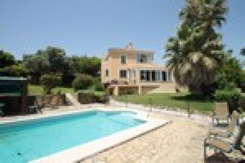 4 Bedrooms - Villa - Malaga - For Sale