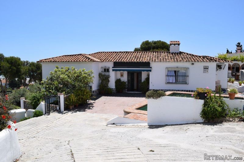 Villa for Sale in Benajarafe 540.000..