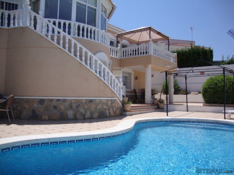5 Bedrooms - Villa - Alicante - For Sale