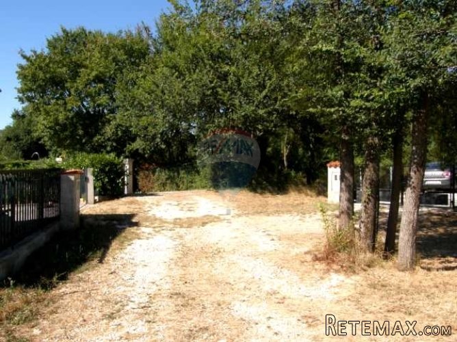 Građevinsko zemljište sa ishodovanom građevinskom dozvolom - 2