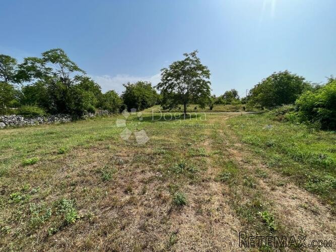 GRAĐEVINSKO ZEMLJIŠTE 1782 m²