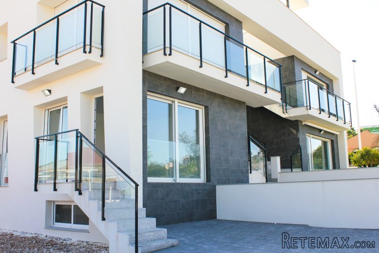 Los apartamentos están ubicados en Gran Alacant, en un..