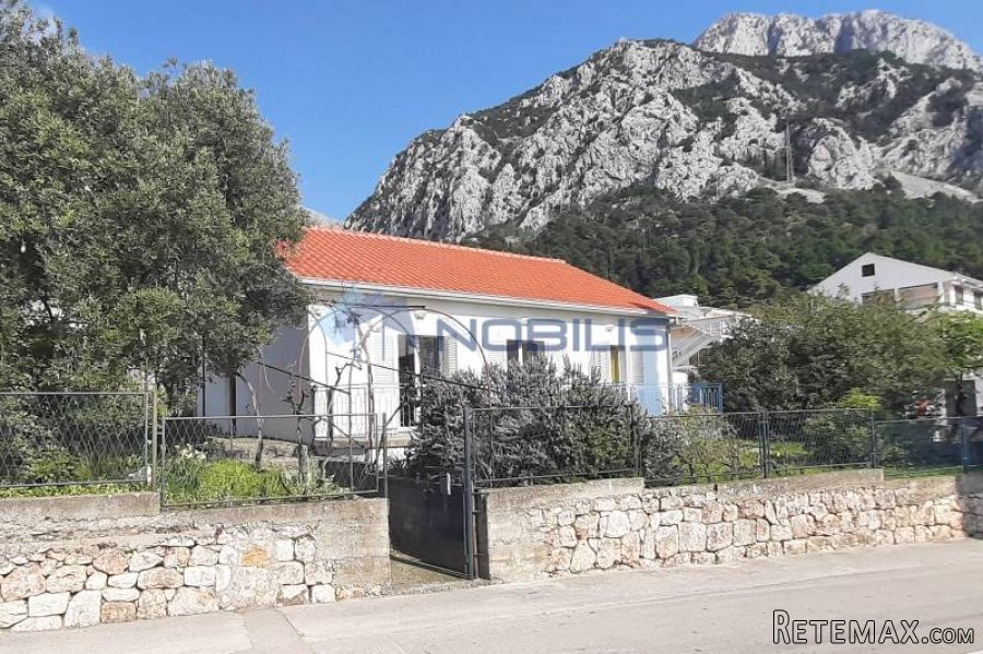 Gradac, kuća 120 m2 + okućnica 442 m2