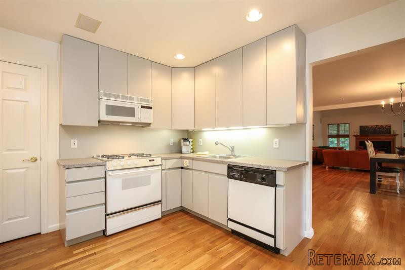 3 bedroom House For Sale: 74 Brook.. - 2