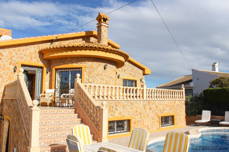 6 Bedrooms - Villa - Alicante - For Sale