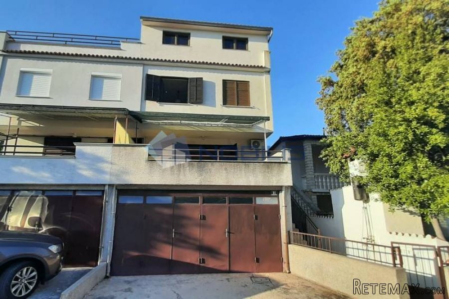 Šibenik, Pirovac, kuća 260m2m2, 100m od mora, pogled