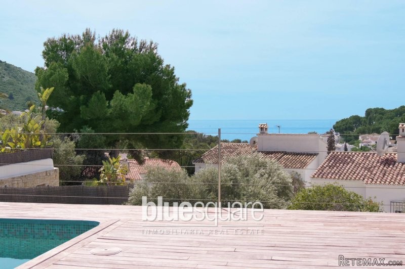 Modern villa with sea views in El Portet - 2