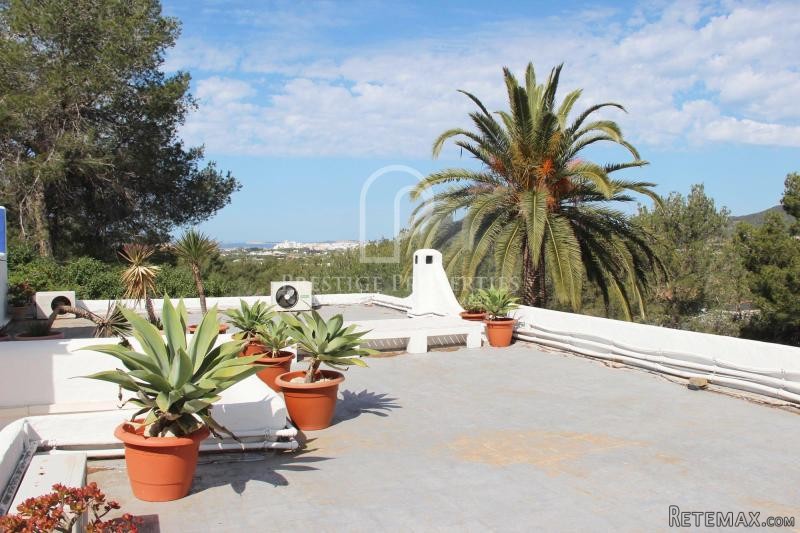 Large property with pool and sizeable.. - 2