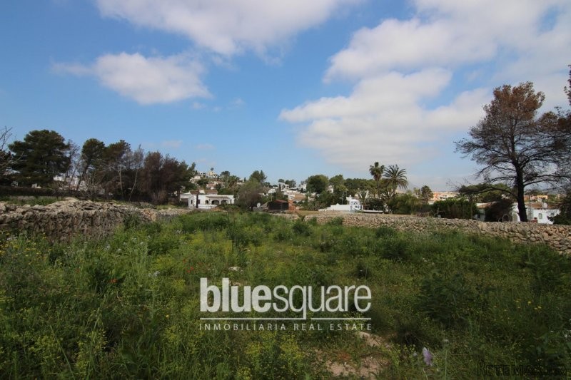 Nice plot for sale with sea views in..