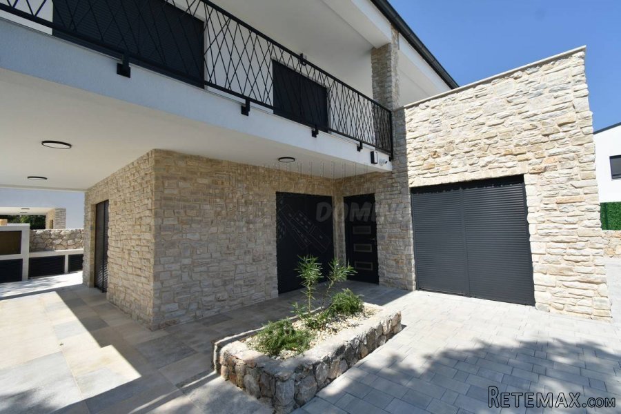 Prekrasna nova kuća-okolica Malinske - 11