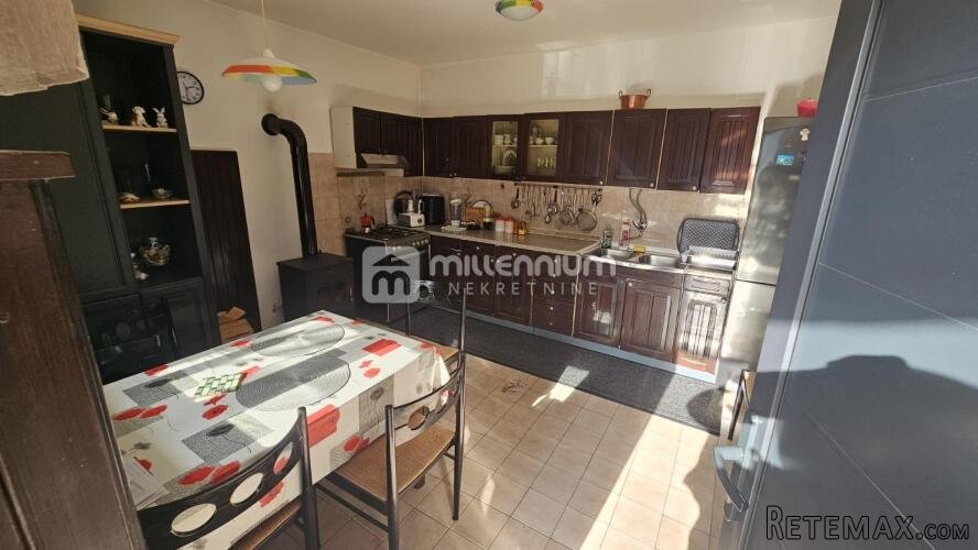 Novi Vinodolski, 130m2, 3 stambene jedinice - 2