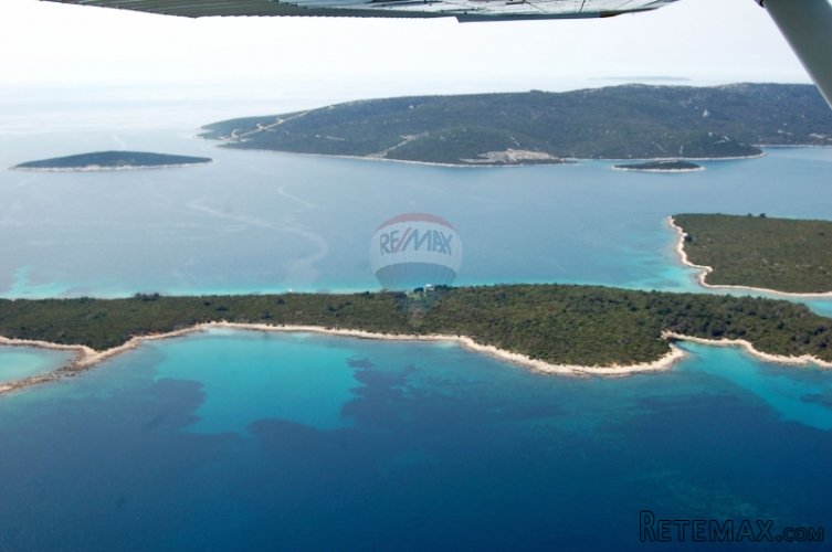EKSKLUZIVNO : OTOK NA JADRANU
