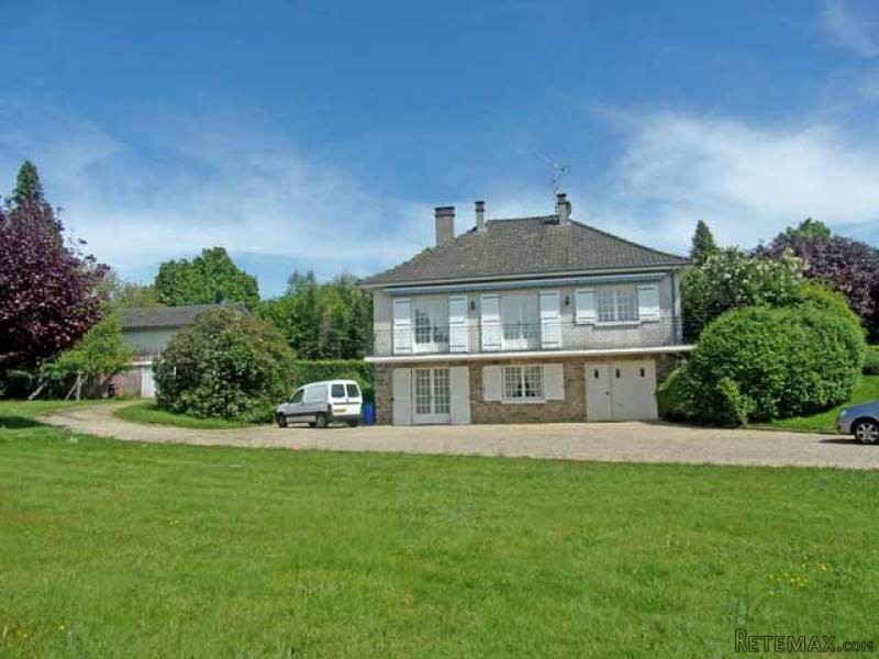 Village House With Basement And 3,330..
