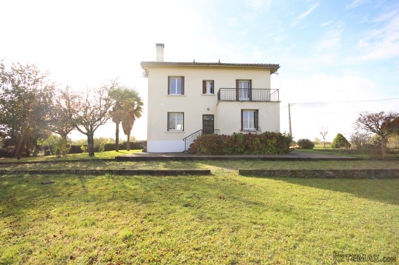 Lovely large house with 4 bedrooms..