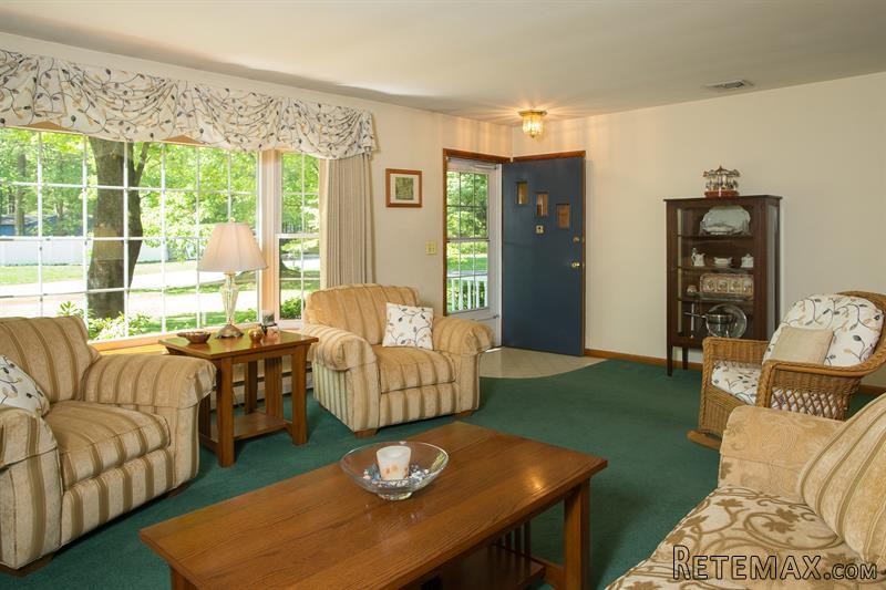 3 bedroom House For Sale: 39 Sandi Dr.. - 2