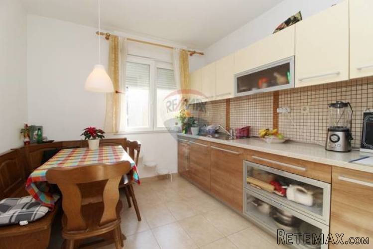 ISTRA, PULA, VIDIKOVAC, komforan stan na traženoj lokaciji