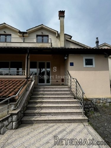 ŠAPJANE - MATULJI, kuća sa 2000 m2 parkinga - 2