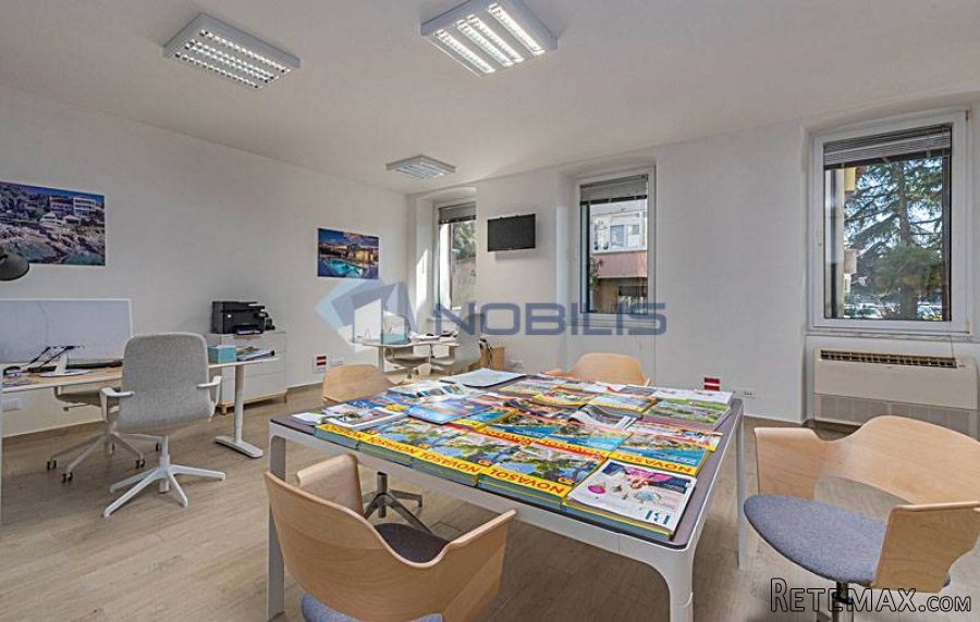 Poreč, centar - prizemni ulični poslovni prostor, 61m2
