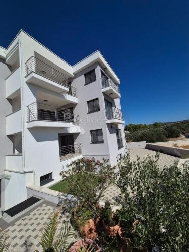 PRODAJE SE – ELEGANTAN DVOSOBNI STAN NA DRUGOM KATU, PRIMOŠT - 2