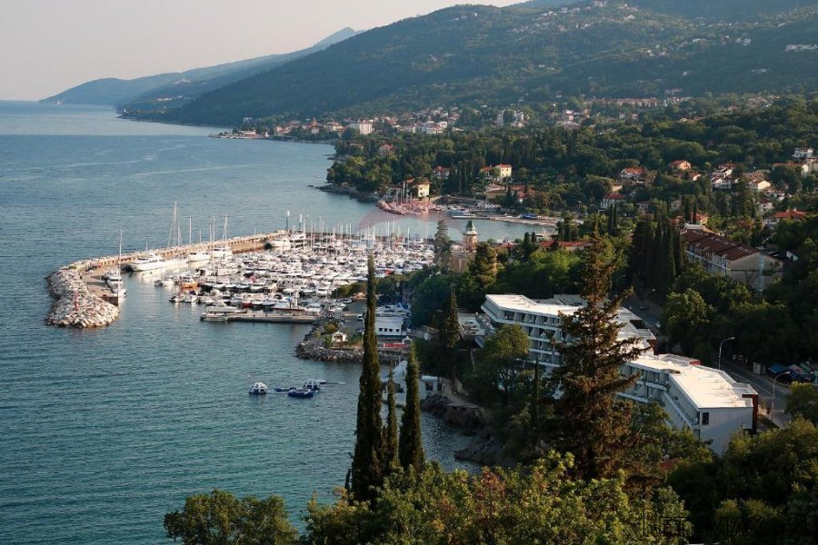 Opatija, dva stana i apartman kao cijelina