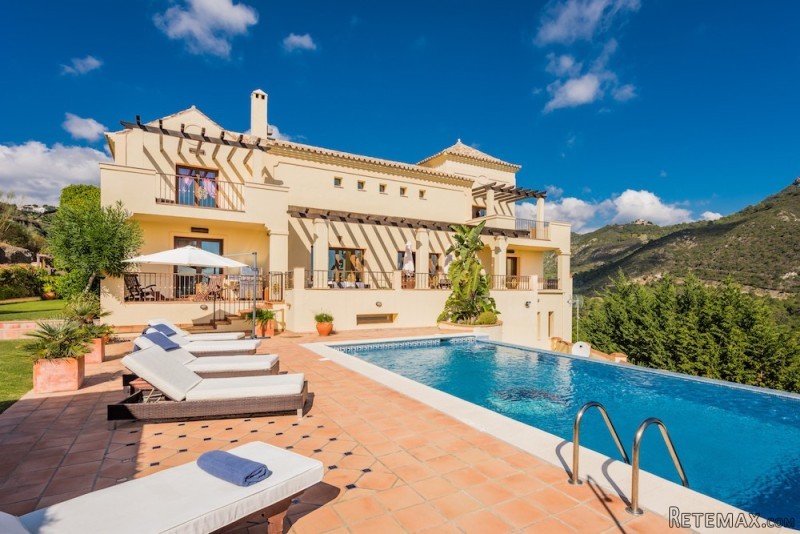 6 Bedrooms - Villa - Malaga - For Sale