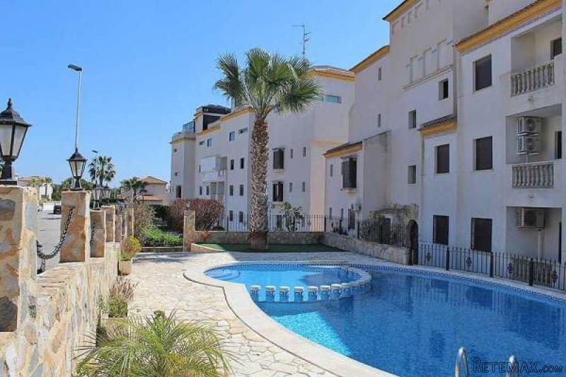 3 Bedroom 2 Bathroom Apartment In..