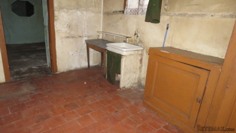 Little cottage to renovate in village.. - 2