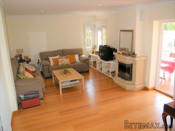 This amazing contemporary detached villa at the back of the.. - 2