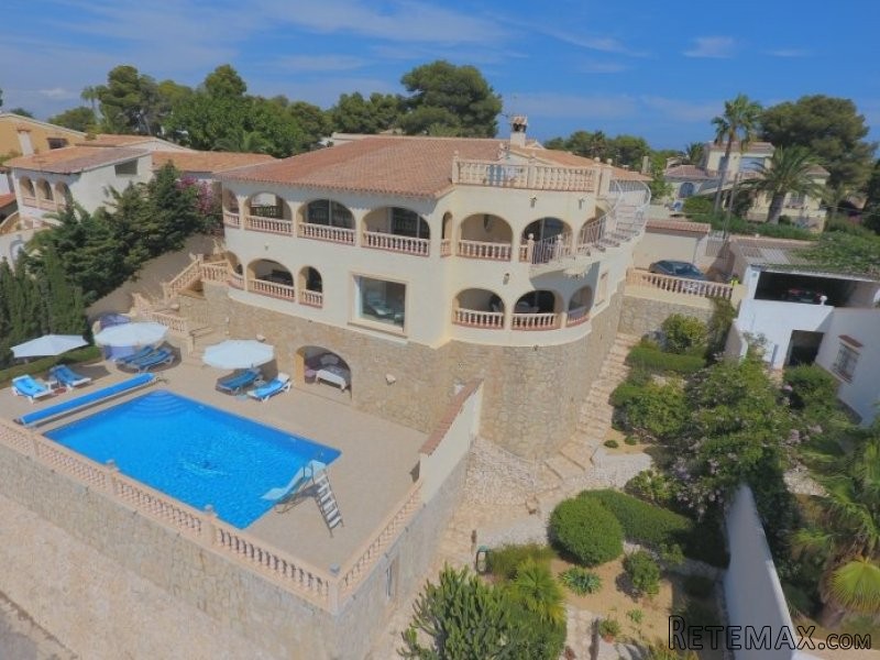 Spectacular villa overlooking Ambolo..