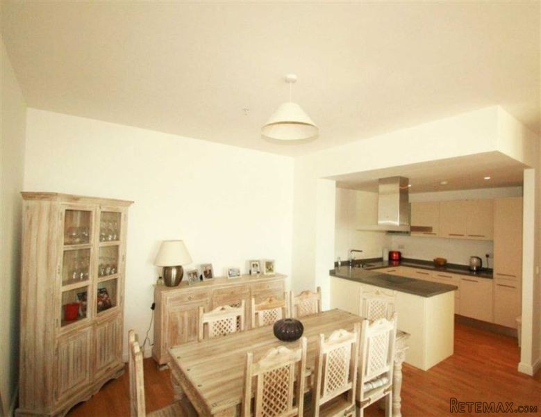 3 bed apartment in Kings Wharf - 2