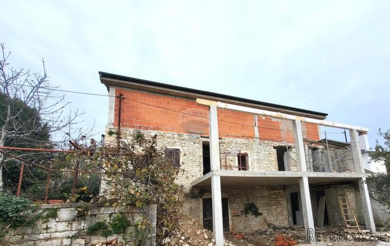 Istra, okolica Rovinja, Kanfanar, kamena kuća sa bazenom