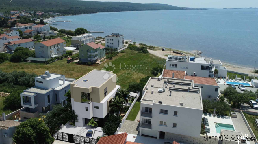 LUKSUZNA VILLA S BAZENOM I POGLEDOM NA MORE - 8