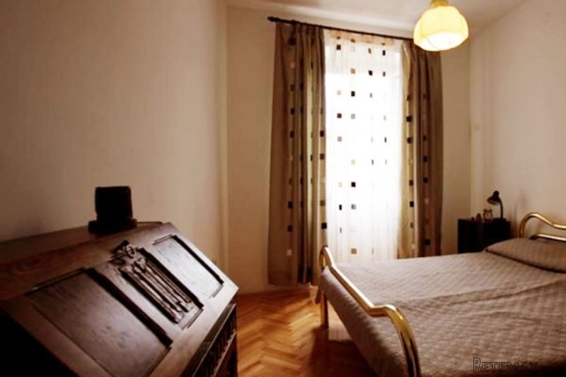 Two Bedroom Renovated Apartment in.. - 2