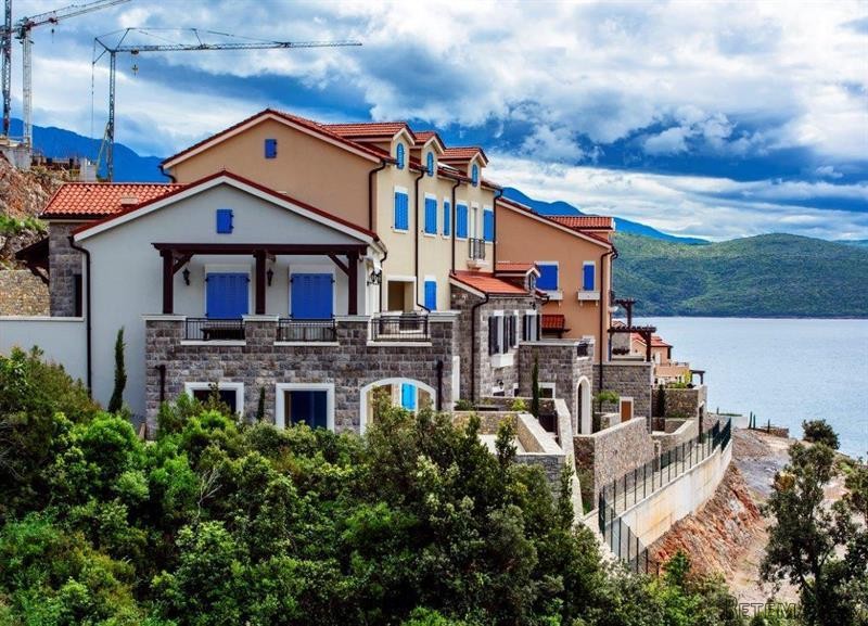 1 bedroom Property For Sale: Lustica - 2