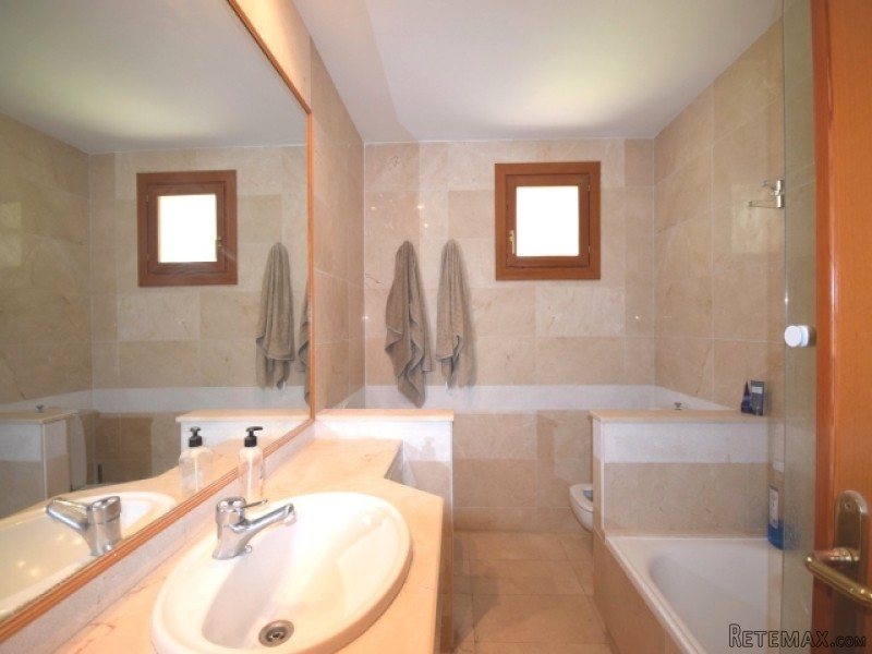 2 Bedroom Garden Apt. For Sale In.. - 2
